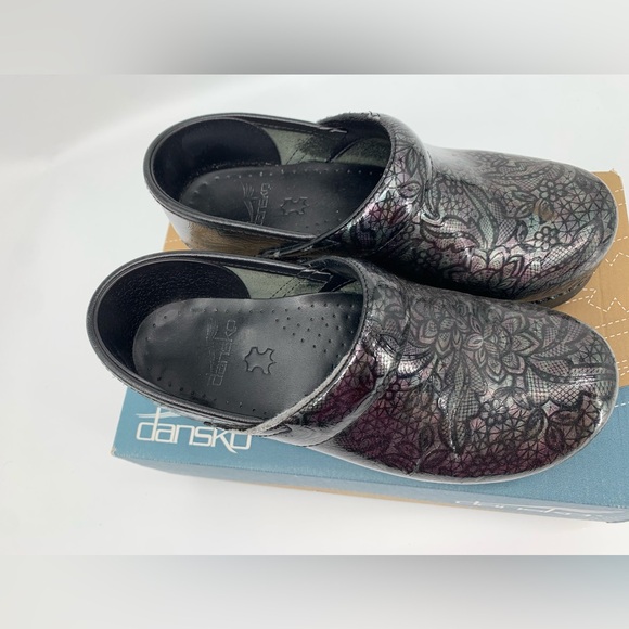 Dansko Black Henna Floral Patent Work Clogs Size 6US/ 35EU - Picture 2 of 7